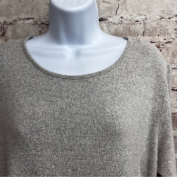 Pink Clover Gray Color Block Twist Hem Fleece Top - Picture 3 of 8